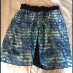 MEN’S LULULEMON YOGA SHORTS SIZE SMALL